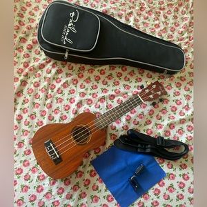 Bailando Wooden Ukulele Beginners Kit